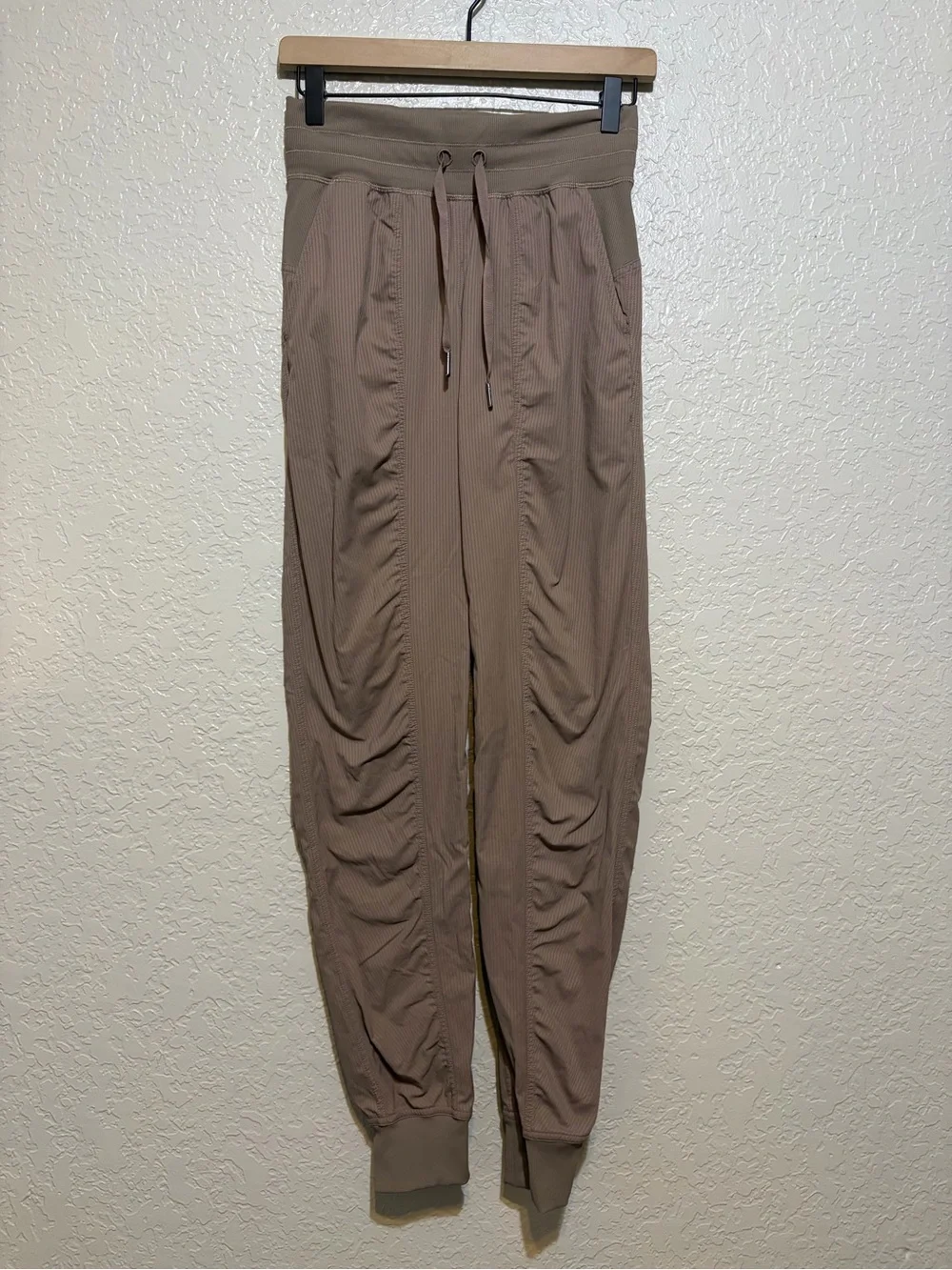 Lululemon Dance Studio Mid-Rise Jogger *Tall Taupetastic Size 2